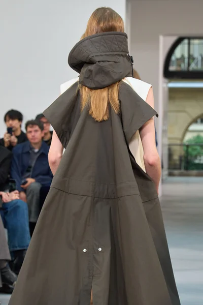 Look 64